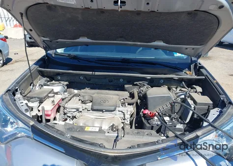 2018 Toyota Rav4 Xle z USA, uszkodzony, nr VIN JTMRFREVXJD234591